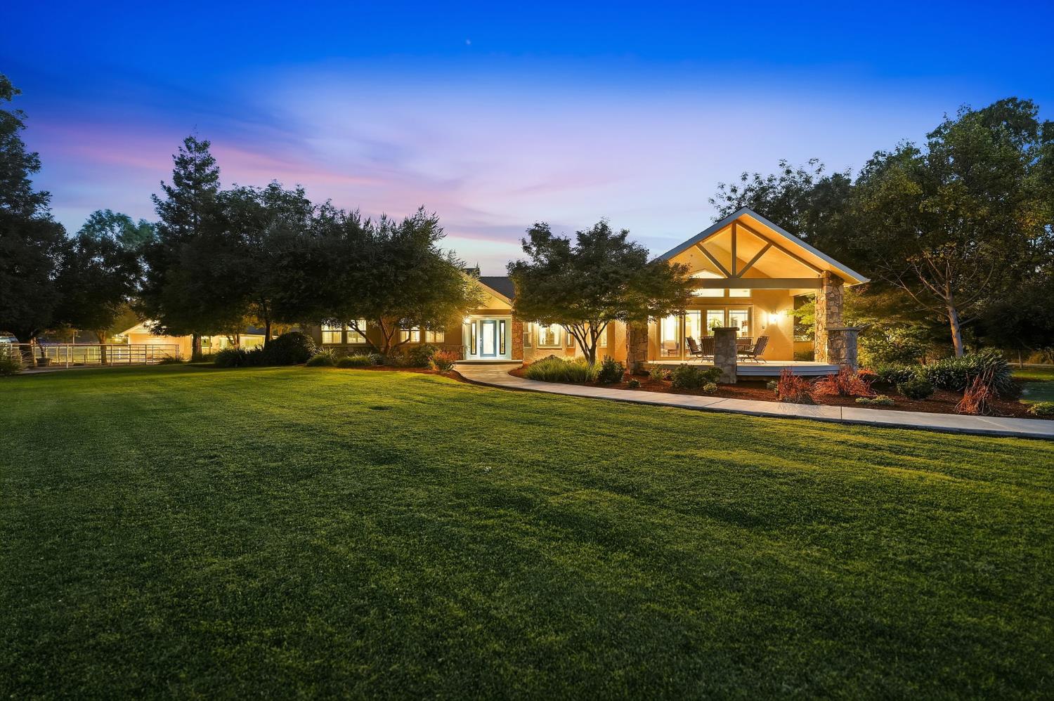 31255 Palm Dr, Exeter, CA 93221