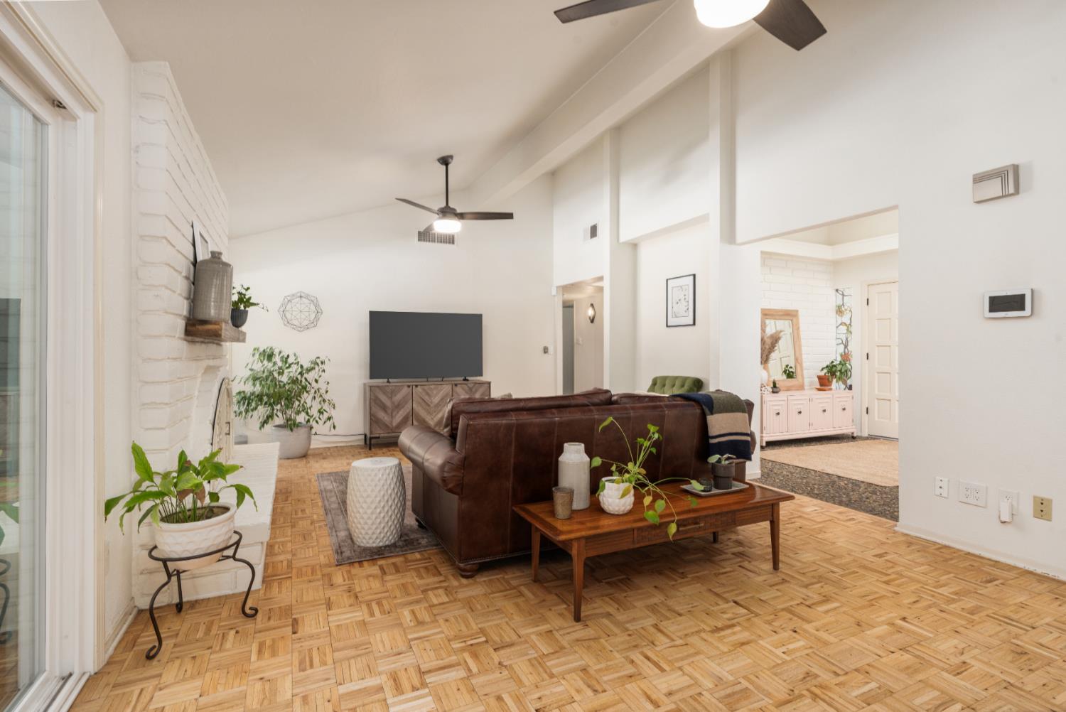 6541 N Ricewood Ave, Fresno, CA 93711