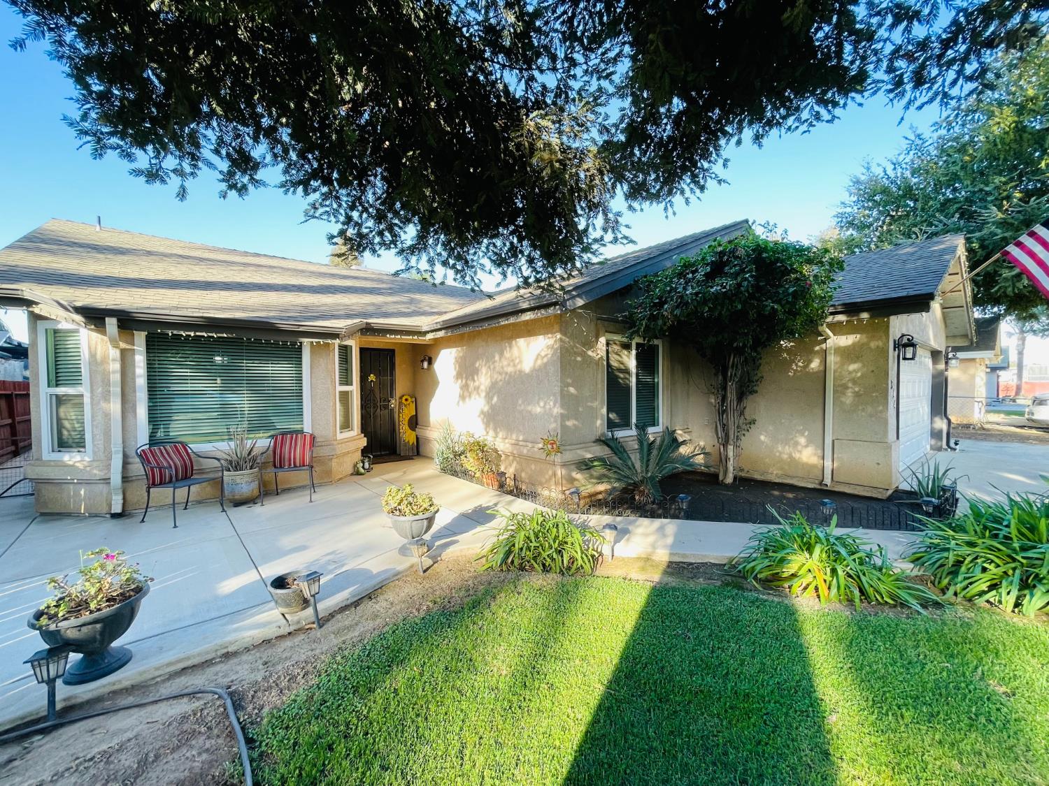 314 W Greg St, Farmersville, CA 93223