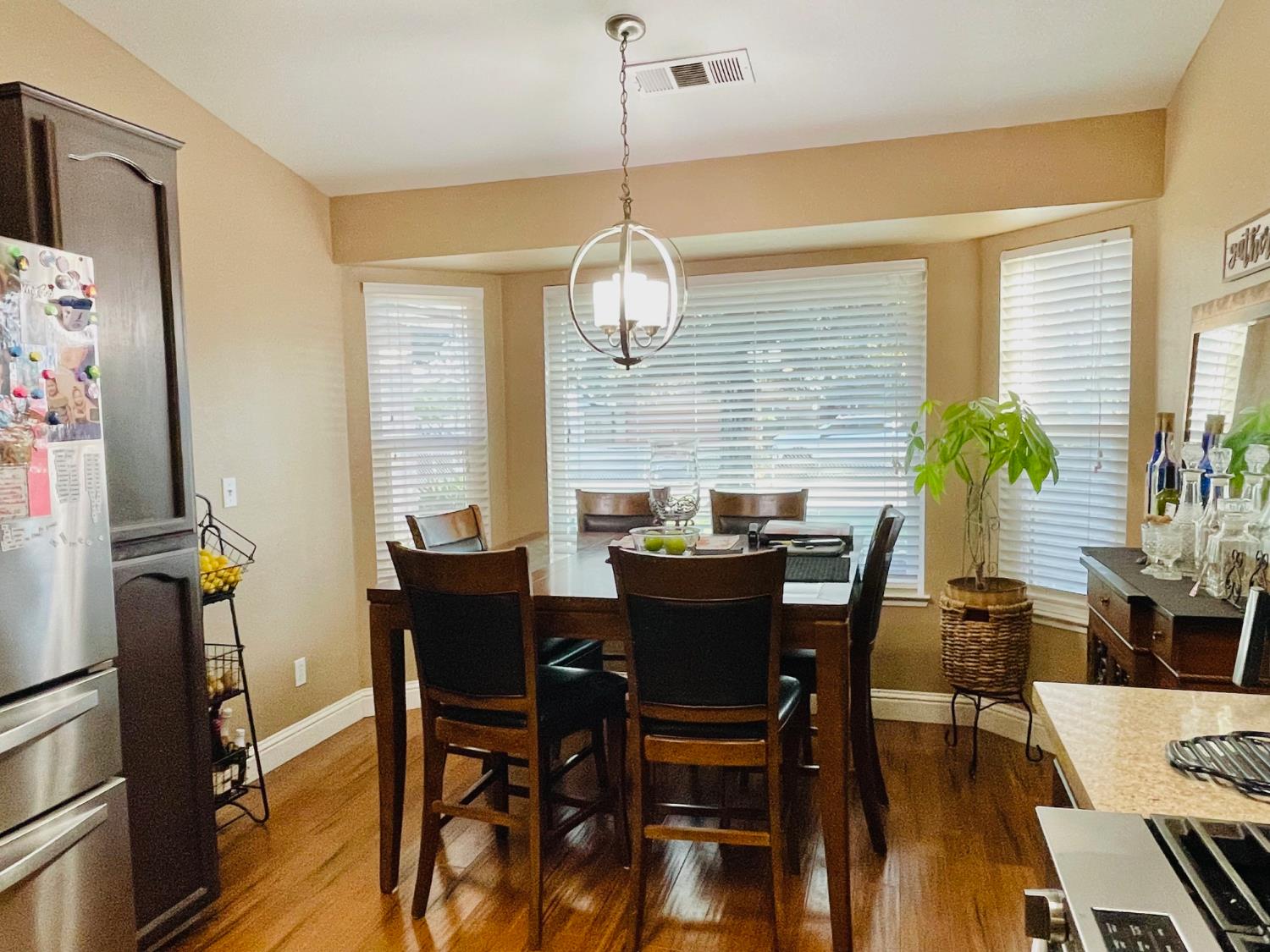 314 W Greg St, Farmersville, CA 93223
