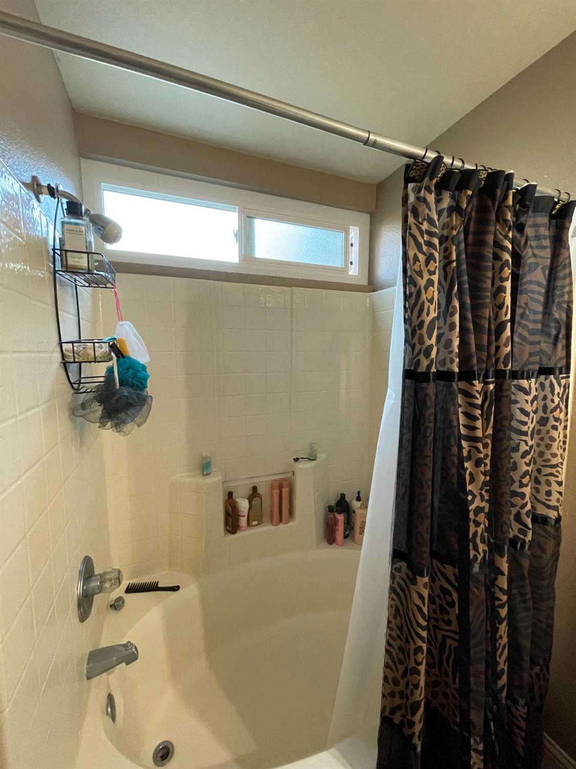 314 W Greg St, Farmersville, CA 93223