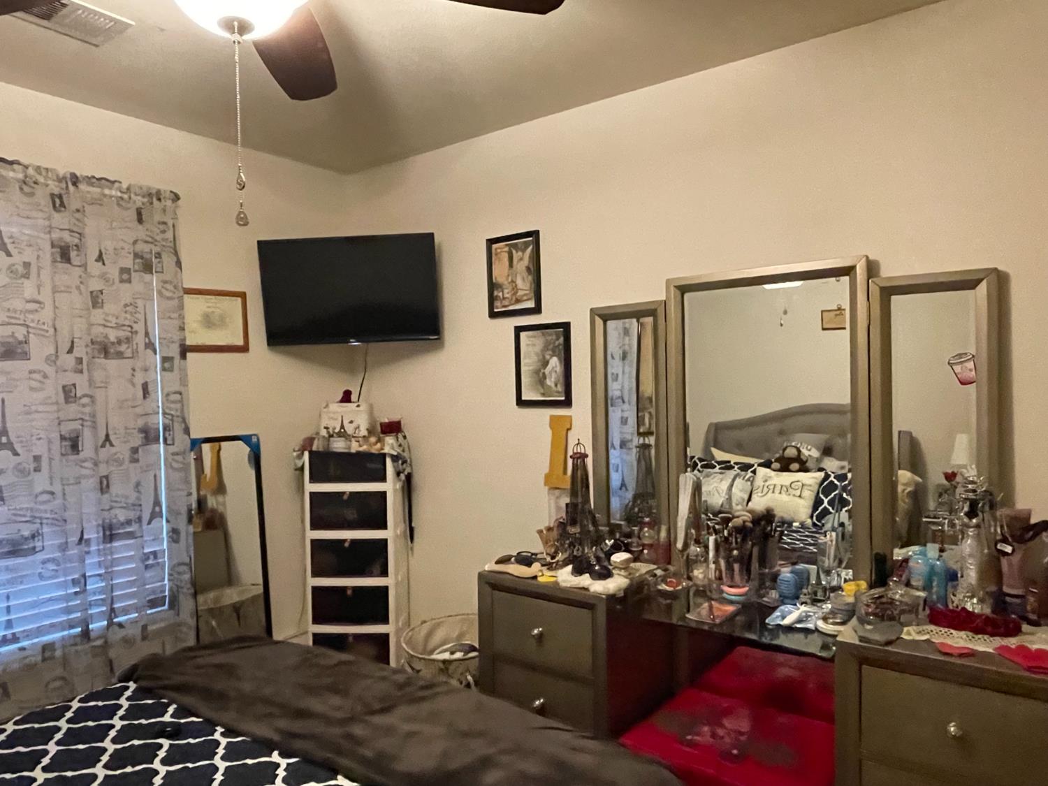 314 W Greg St, Farmersville, CA 93223