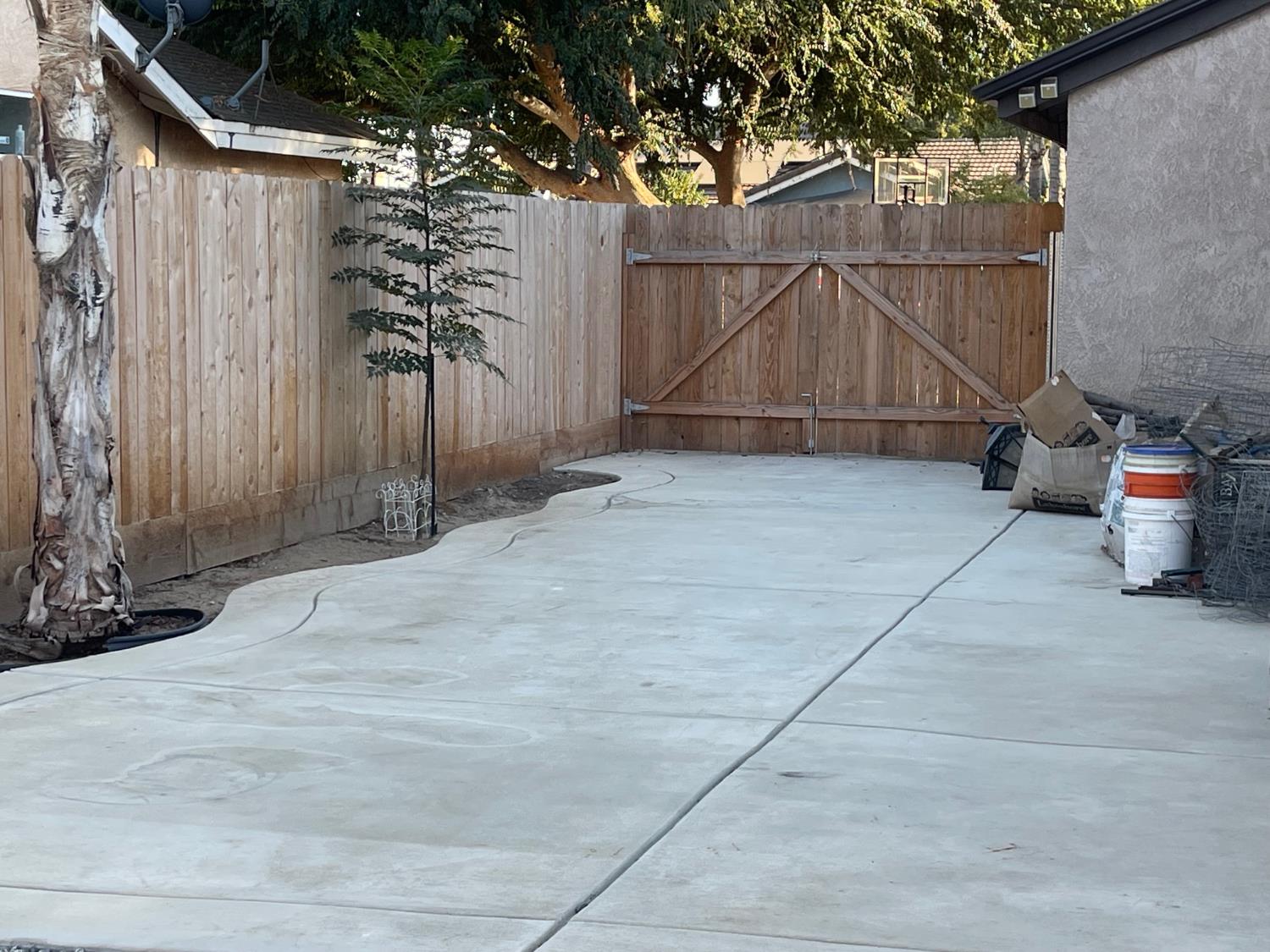 314 W Greg St, Farmersville, CA 93223