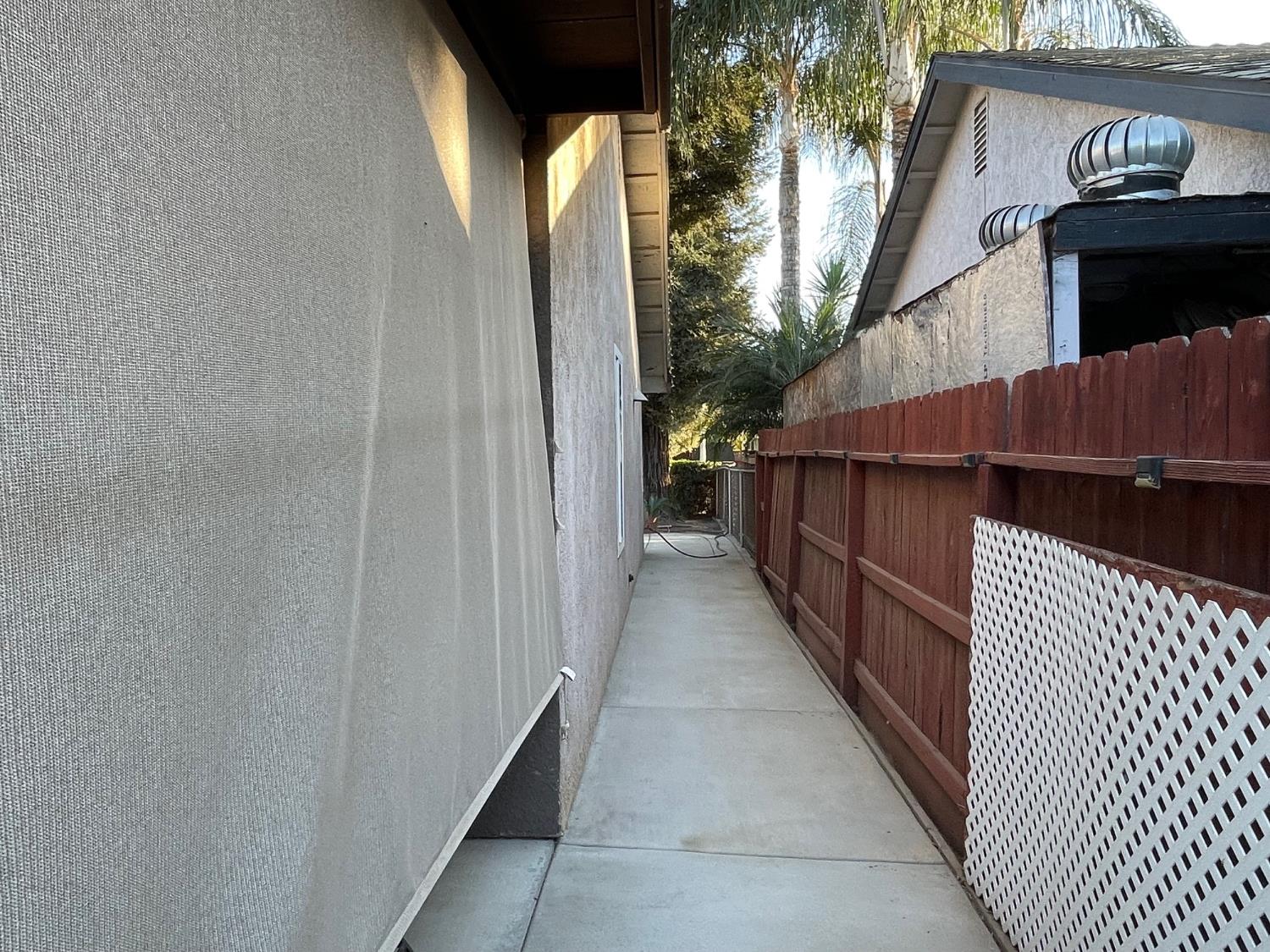 314 W Greg St, Farmersville, CA 93223