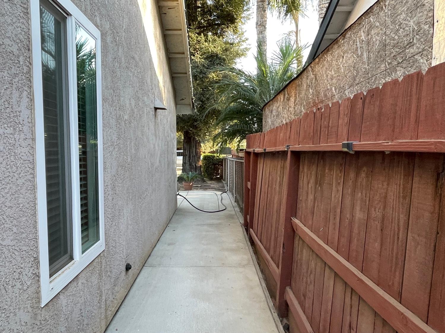 314 W Greg St, Farmersville, CA 93223