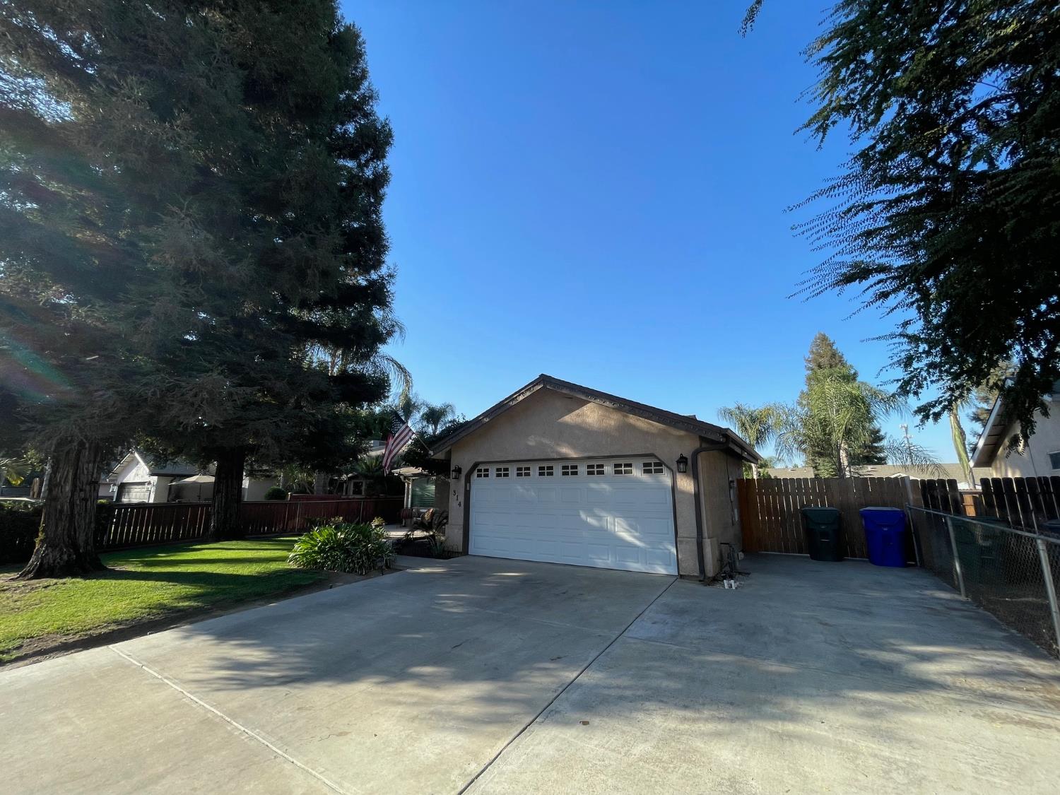 314 W Greg St, Farmersville, CA 93223