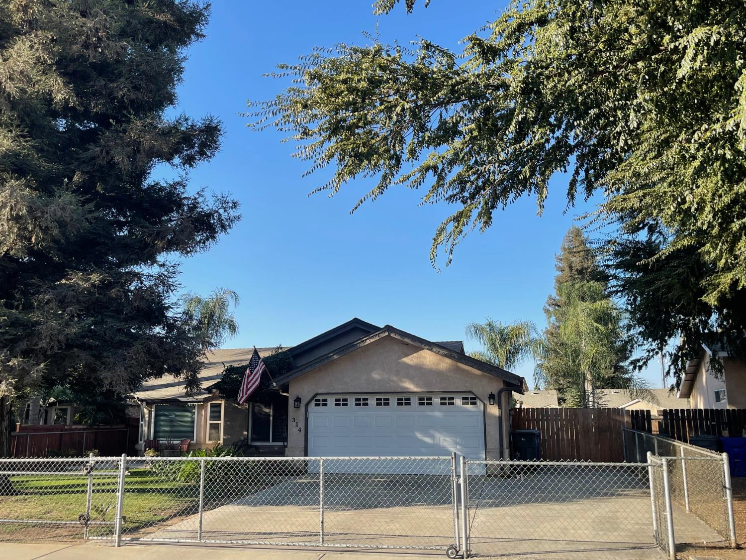 314 W Greg St, Farmersville, CA 93223