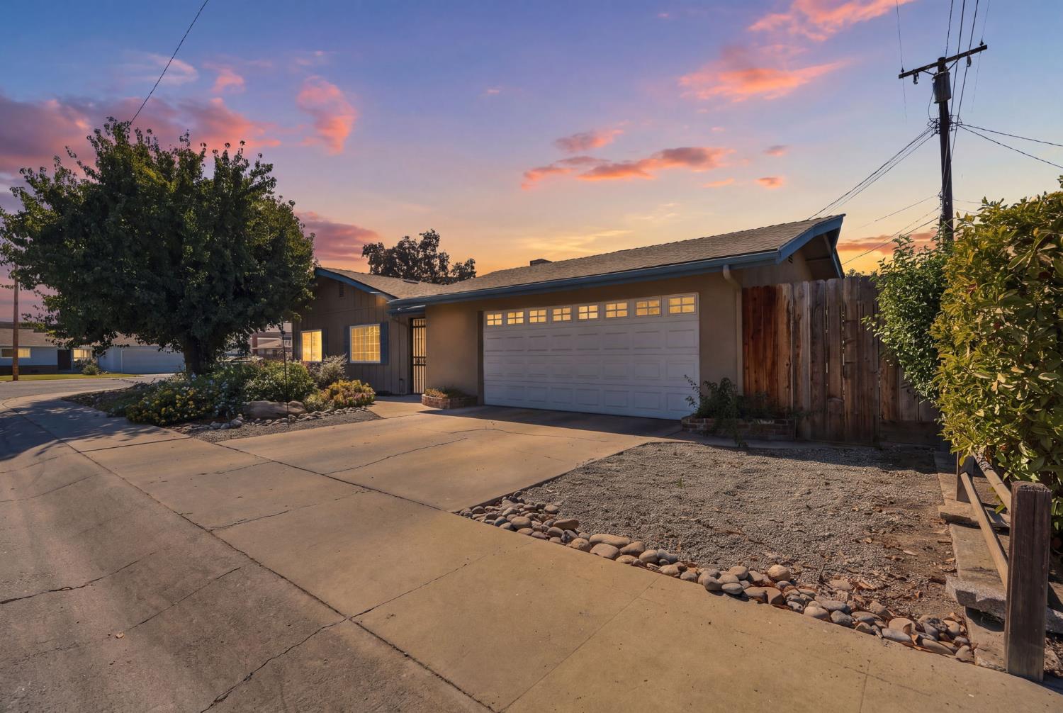 2234 W Cambridge Ave, Visalia, CA 93277
