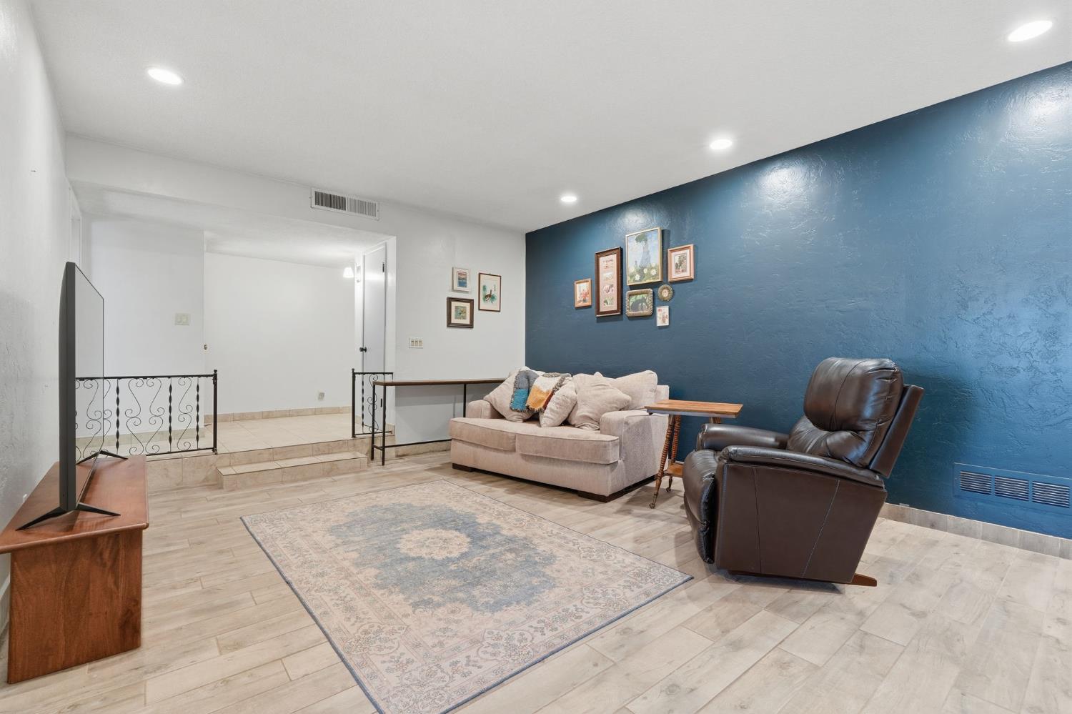 2234 W Cambridge Ave, Visalia, CA 93277