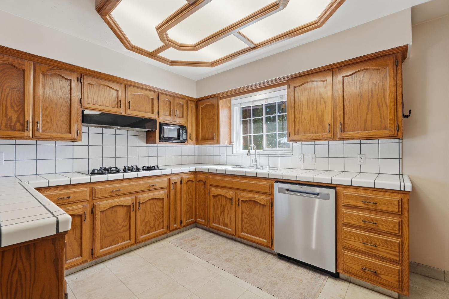 2234 W Cambridge Ave, Visalia, CA 93277