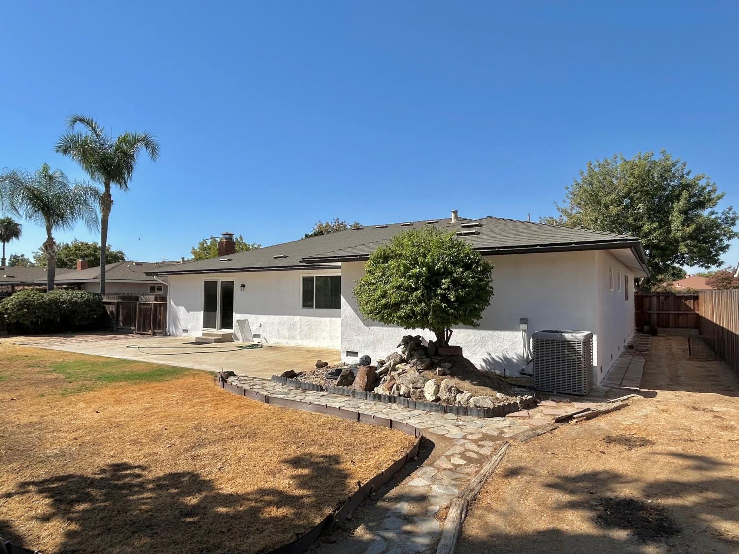 6826 N chestnut, Fresno, CA 93710