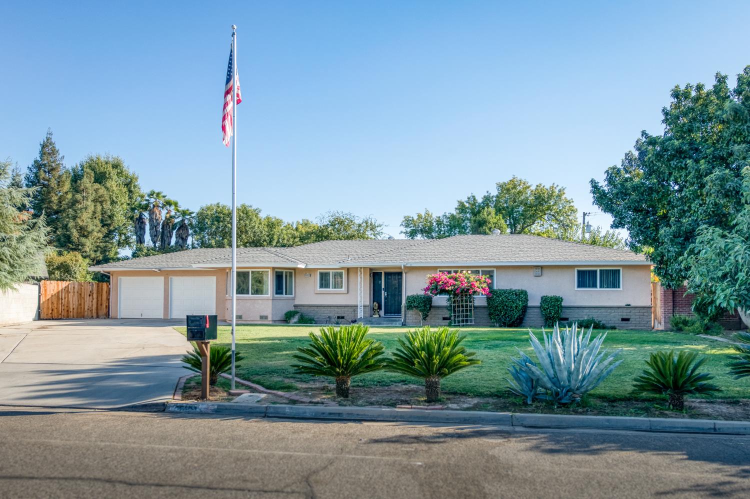 6405 E Lyell Ave, Fresno, CA 93727