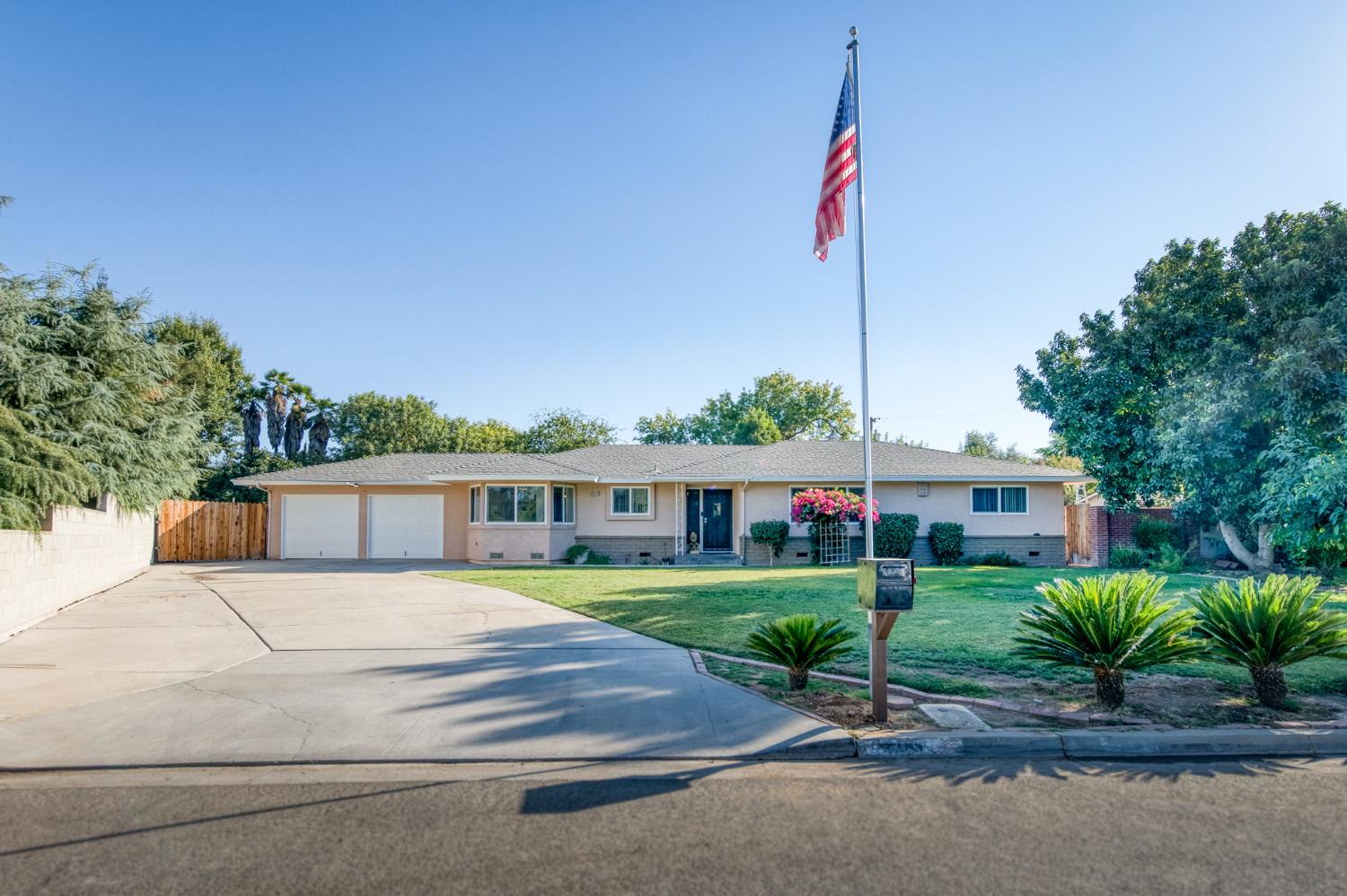 6405 E Lyell Ave, Fresno, CA 93727