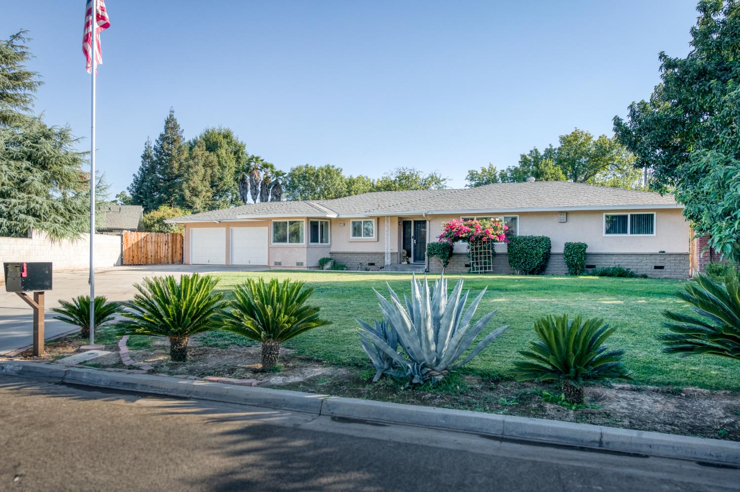 6405 E Lyell Ave, Fresno, CA 93727