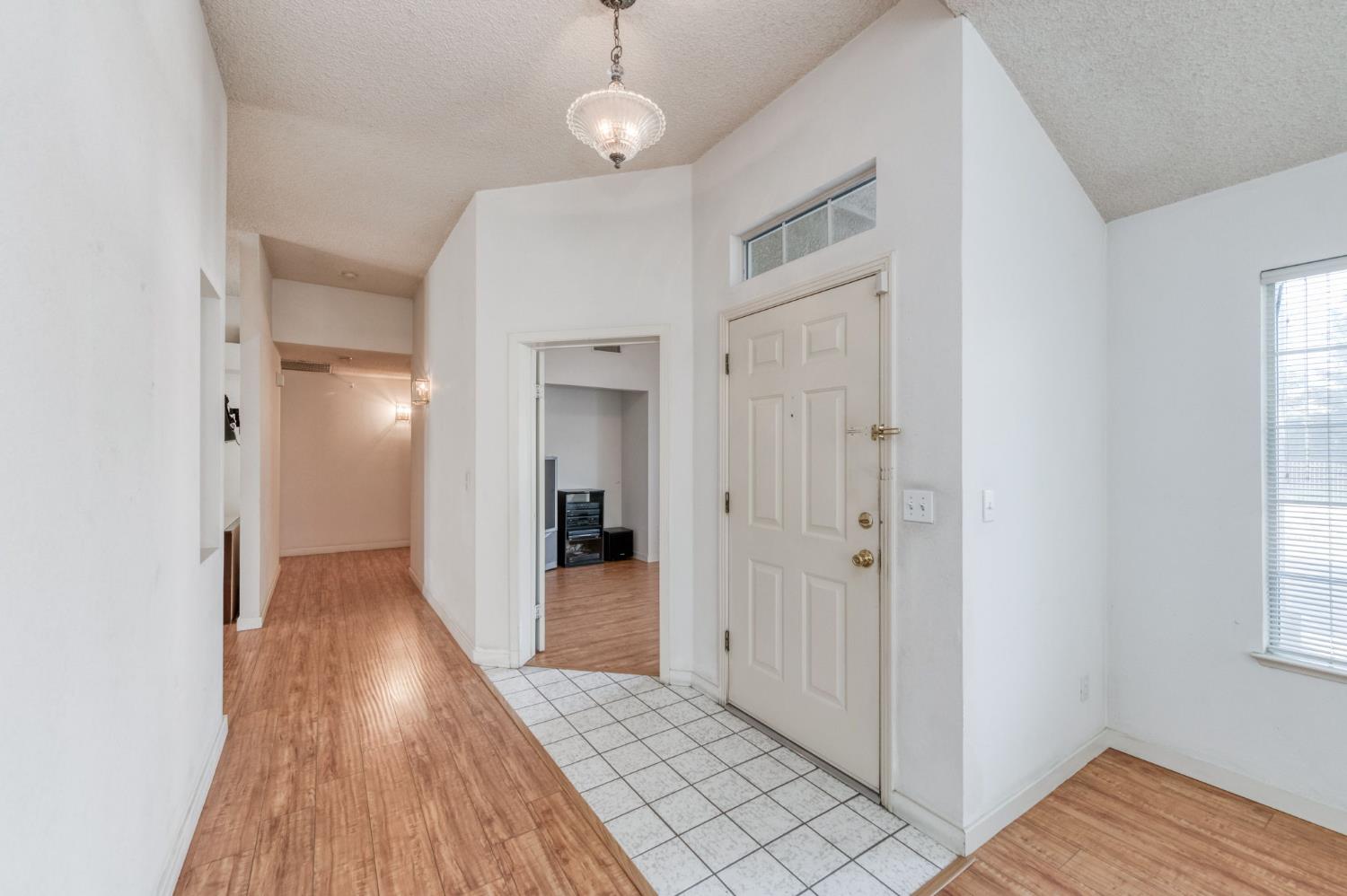 4709 W Bellaire Way, Fresno, CA 93722