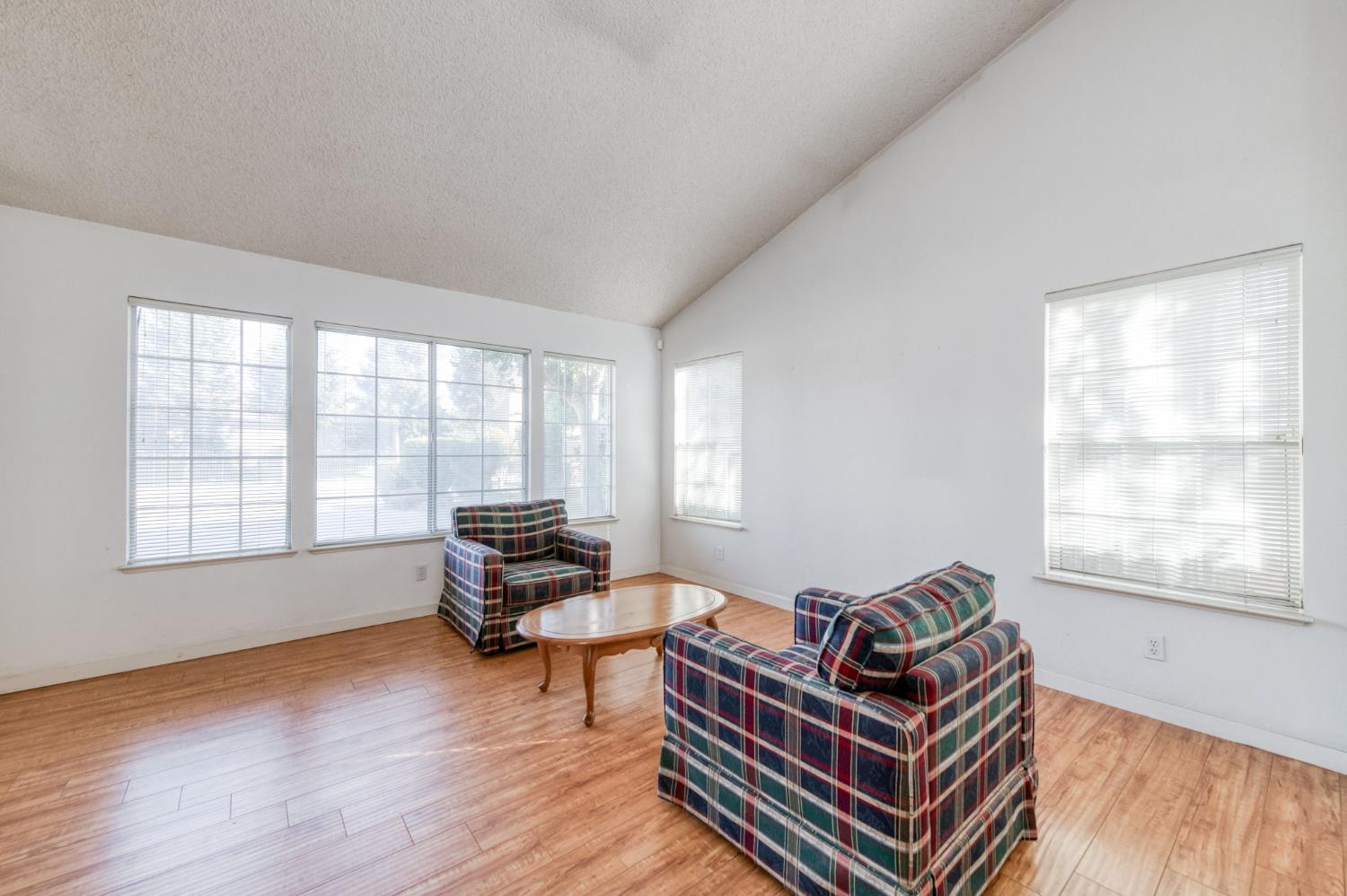 4709 W Bellaire Way, Fresno, CA 93722