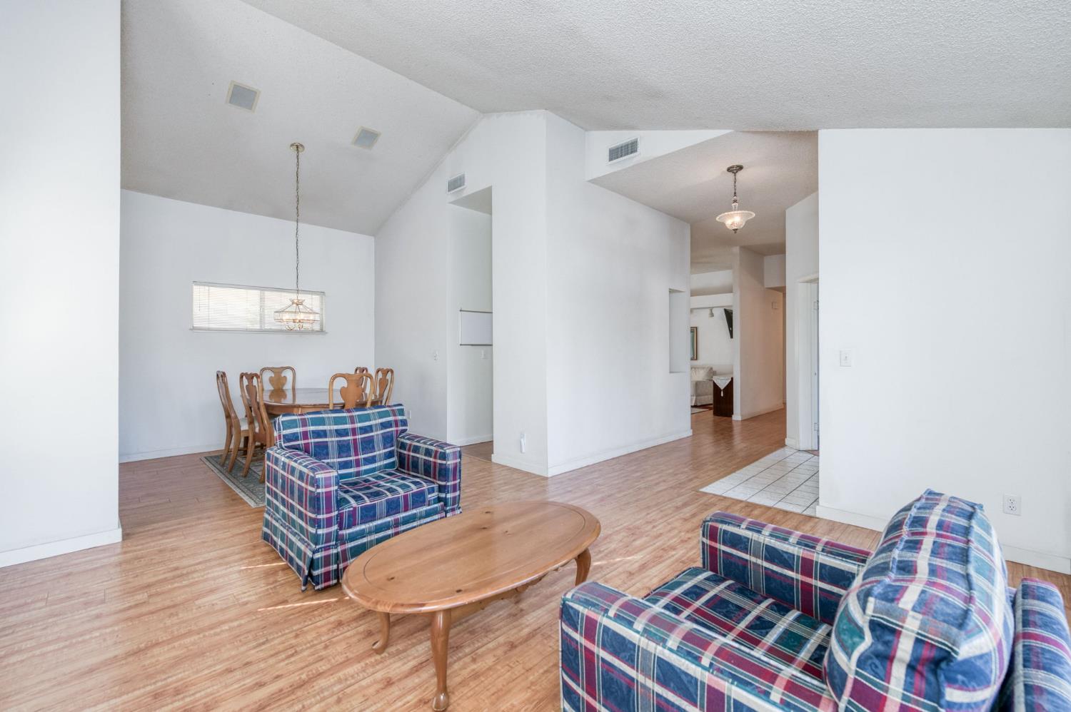 4709 W Bellaire Way, Fresno, CA 93722