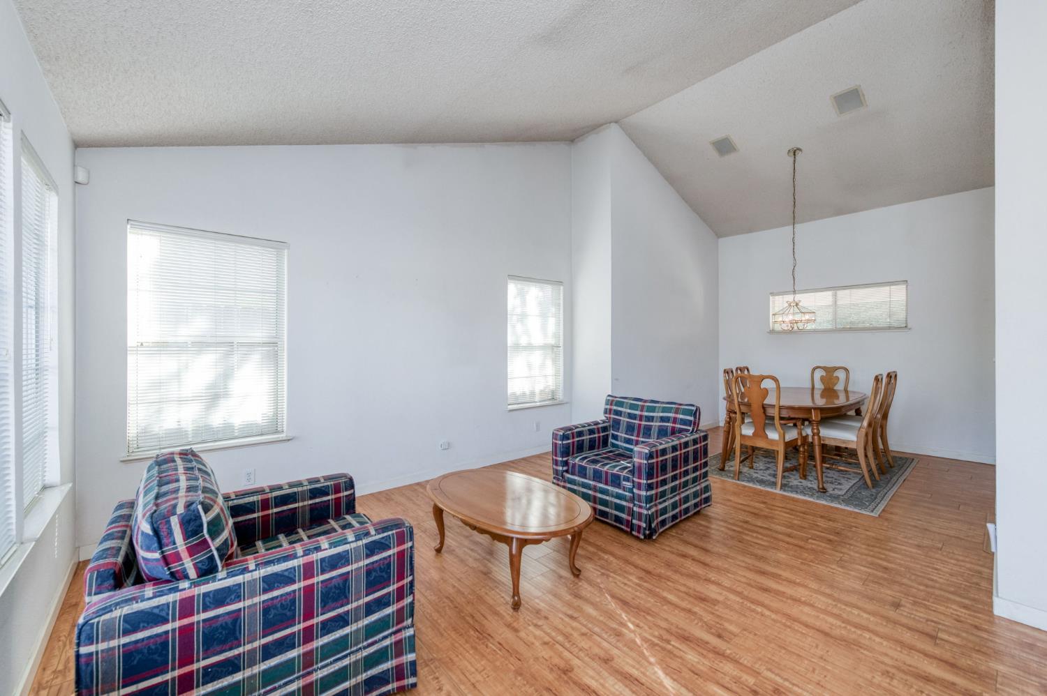 4709 W Bellaire Way, Fresno, CA 93722