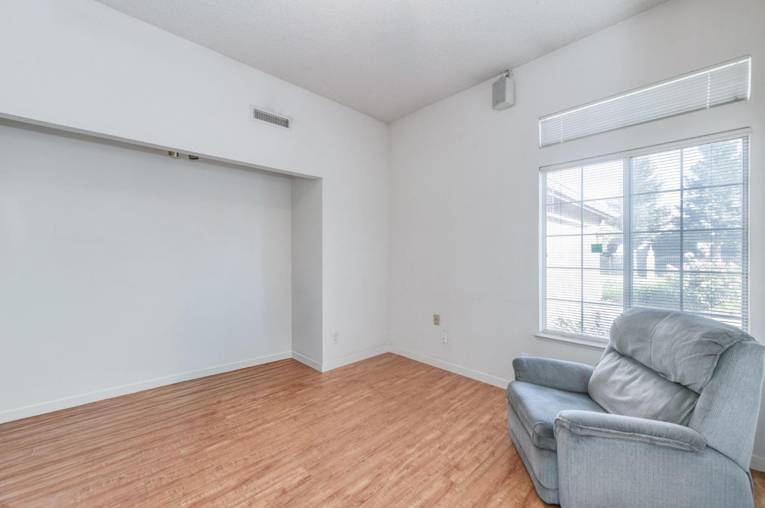 4709 W Bellaire Way, Fresno, CA 93722