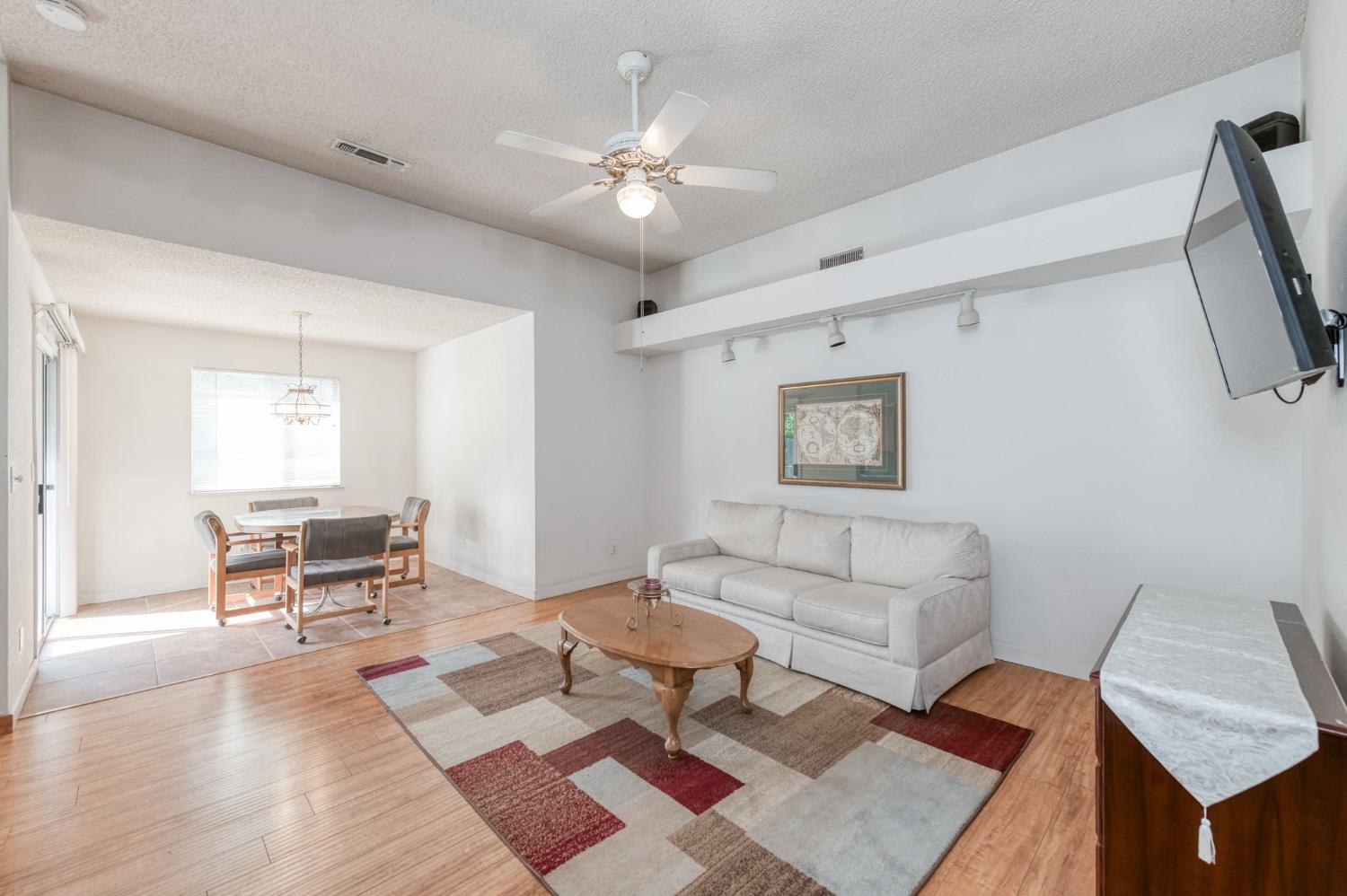 4709 W Bellaire Way, Fresno, CA 93722