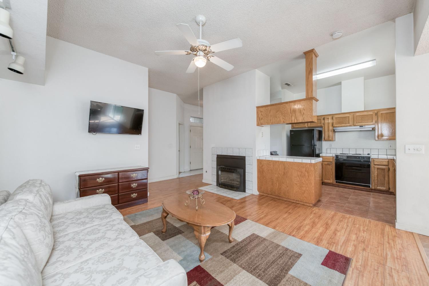 4709 W Bellaire Way, Fresno, CA 93722