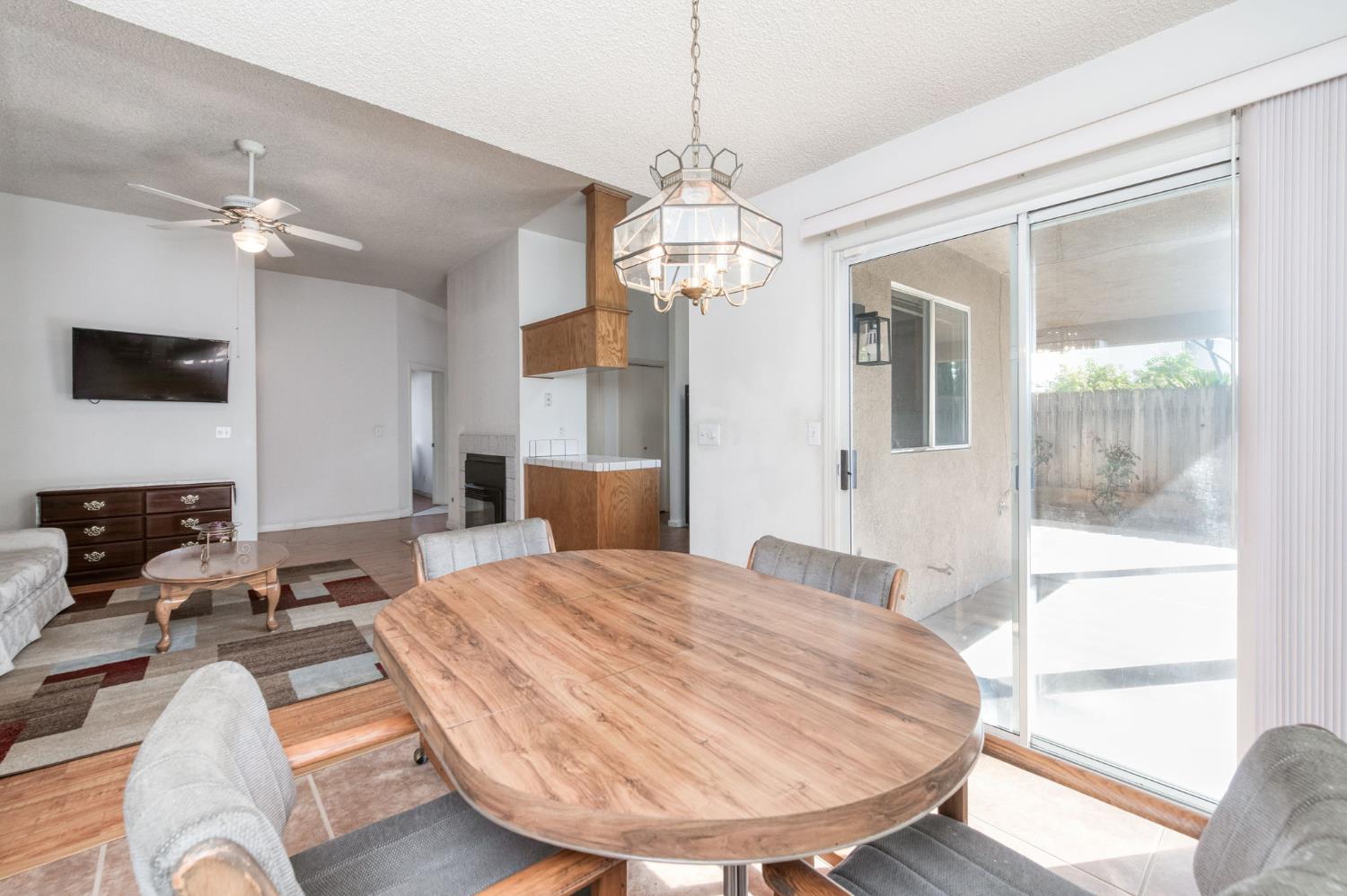 4709 W Bellaire Way, Fresno, CA 93722