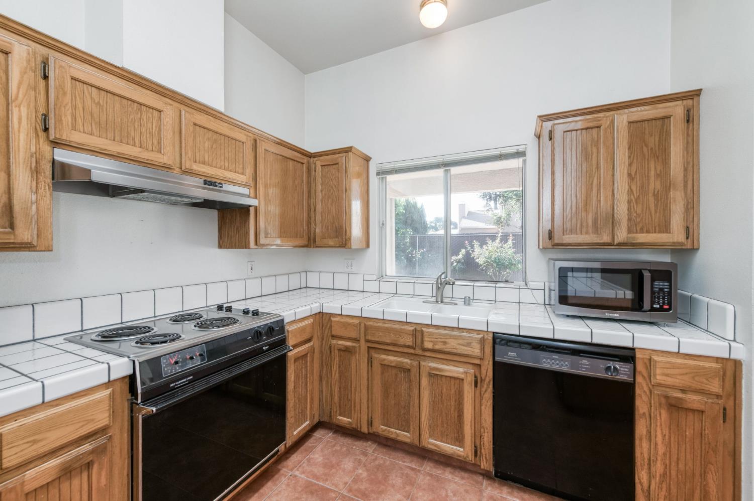 4709 W Bellaire Way, Fresno, CA 93722