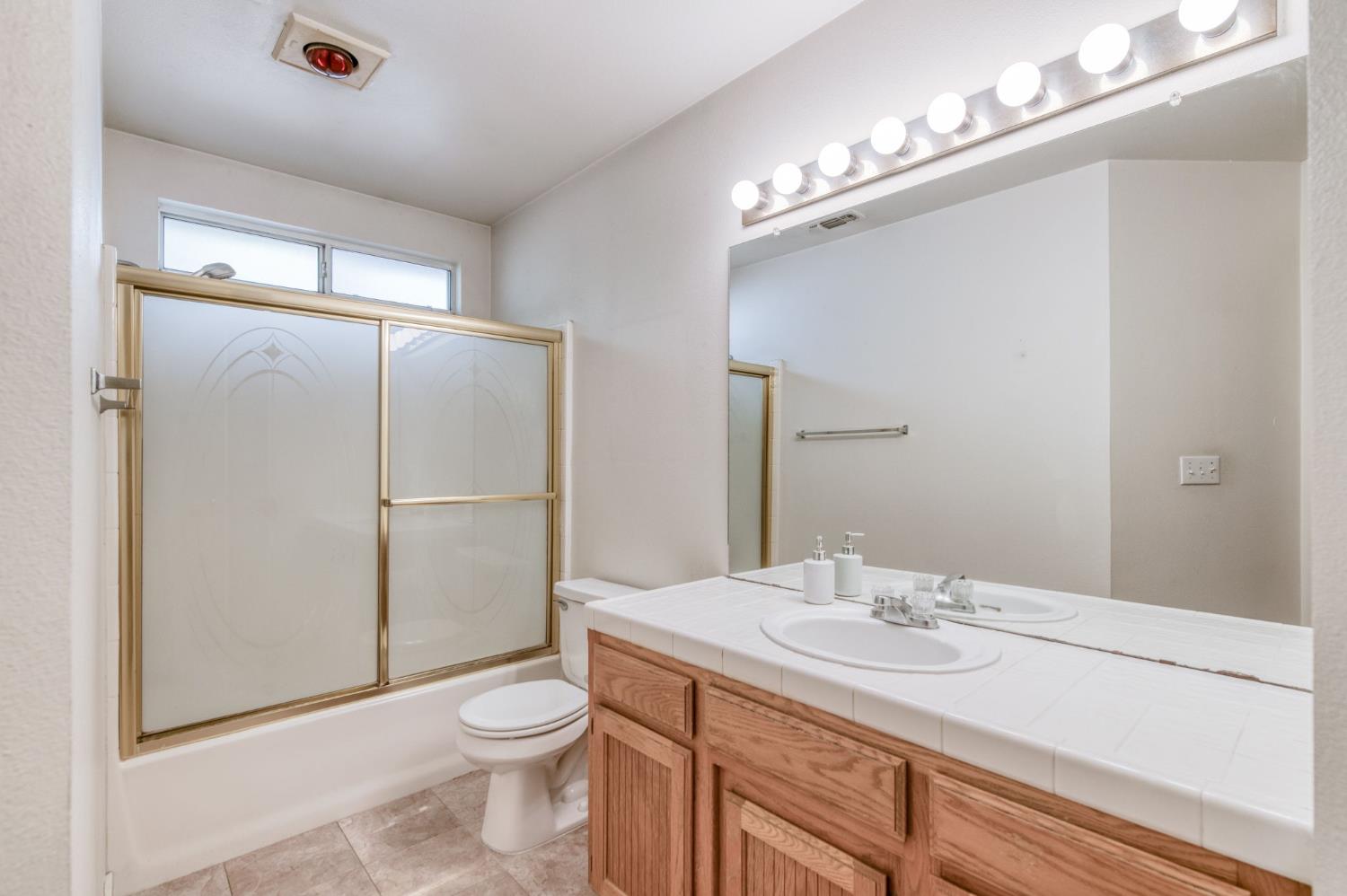 4709 W Bellaire Way, Fresno, CA 93722
