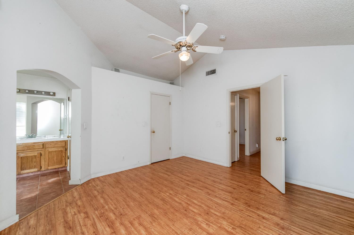 4709 W Bellaire Way, Fresno, CA 93722