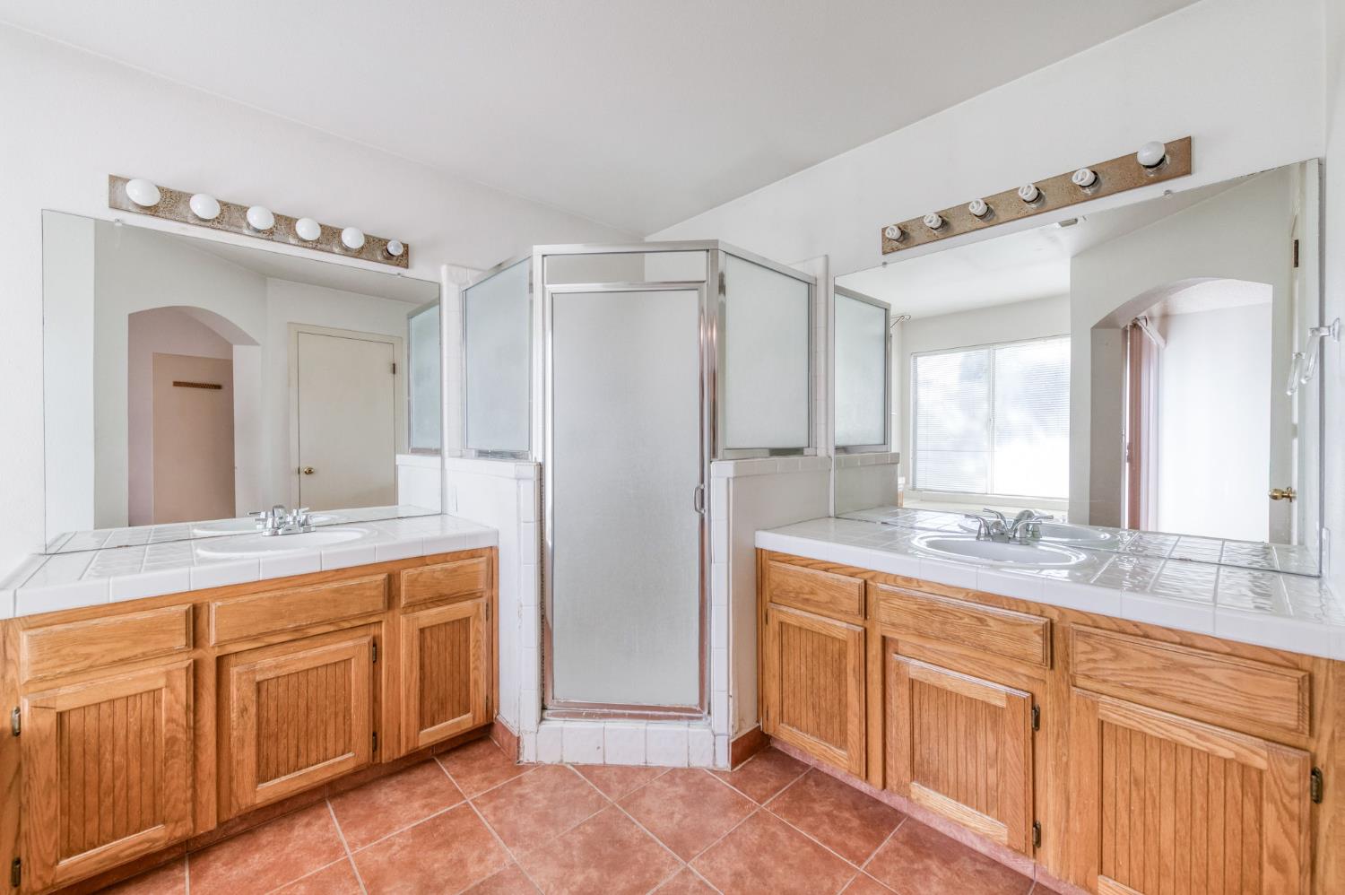 4709 W Bellaire Way, Fresno, CA 93722