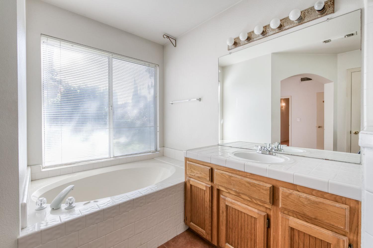 4709 W Bellaire Way, Fresno, CA 93722