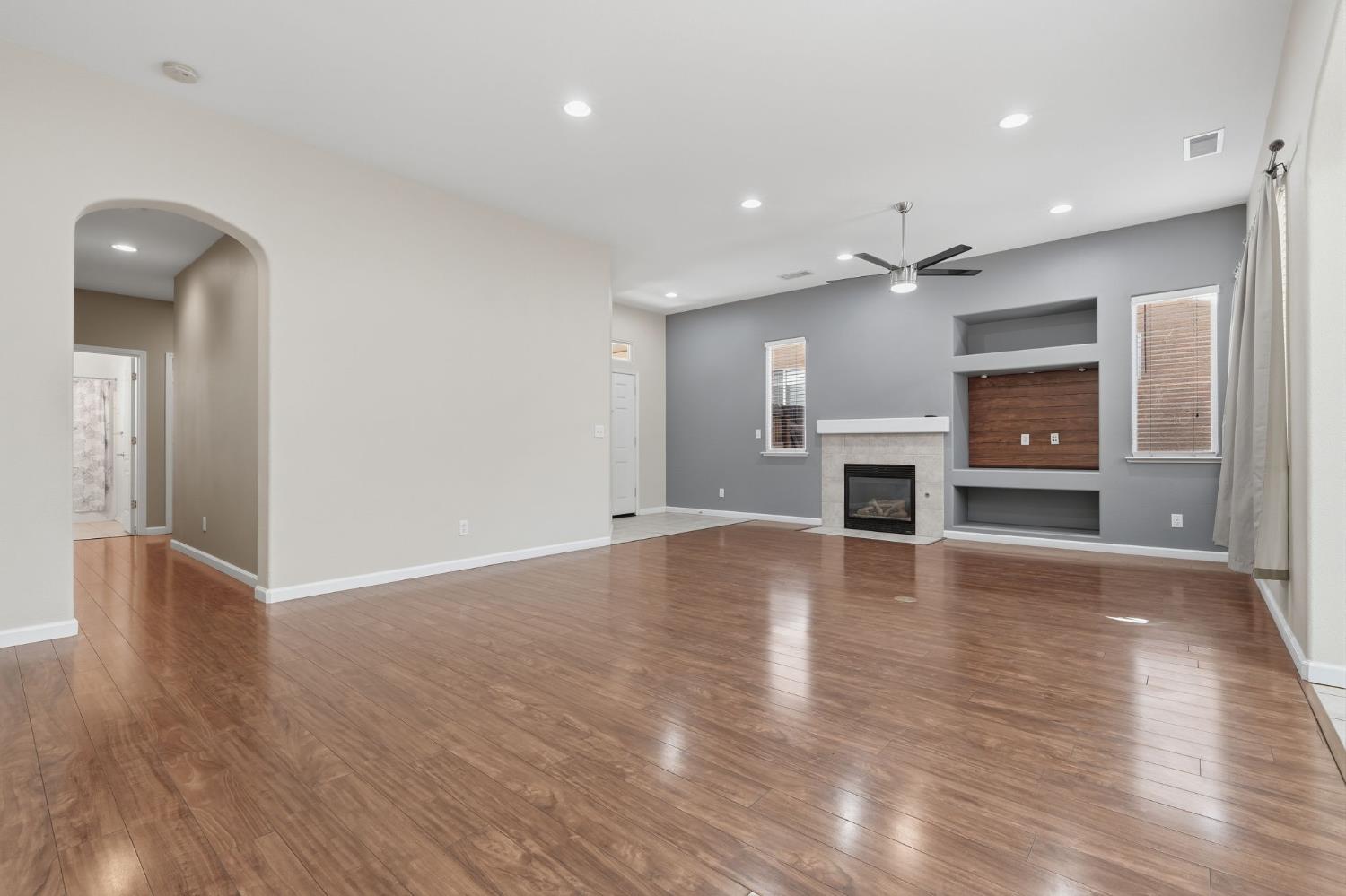4091 W Fig Tree Ln, Fresno, CA 93722
