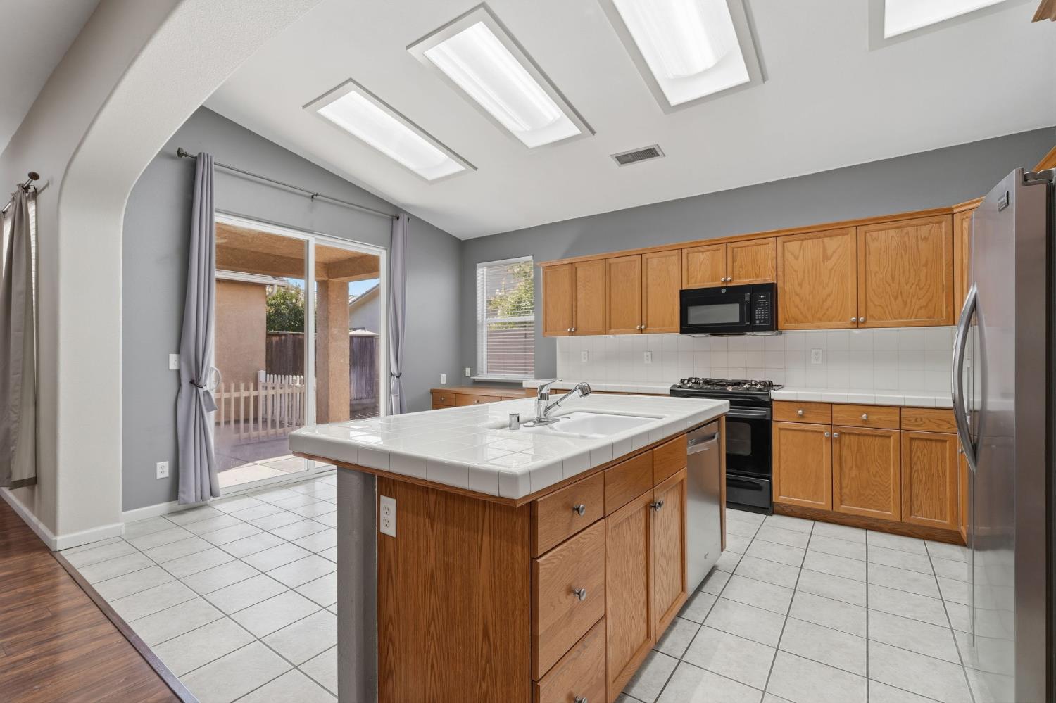 4091 W Fig Tree Ln, Fresno, CA 93722