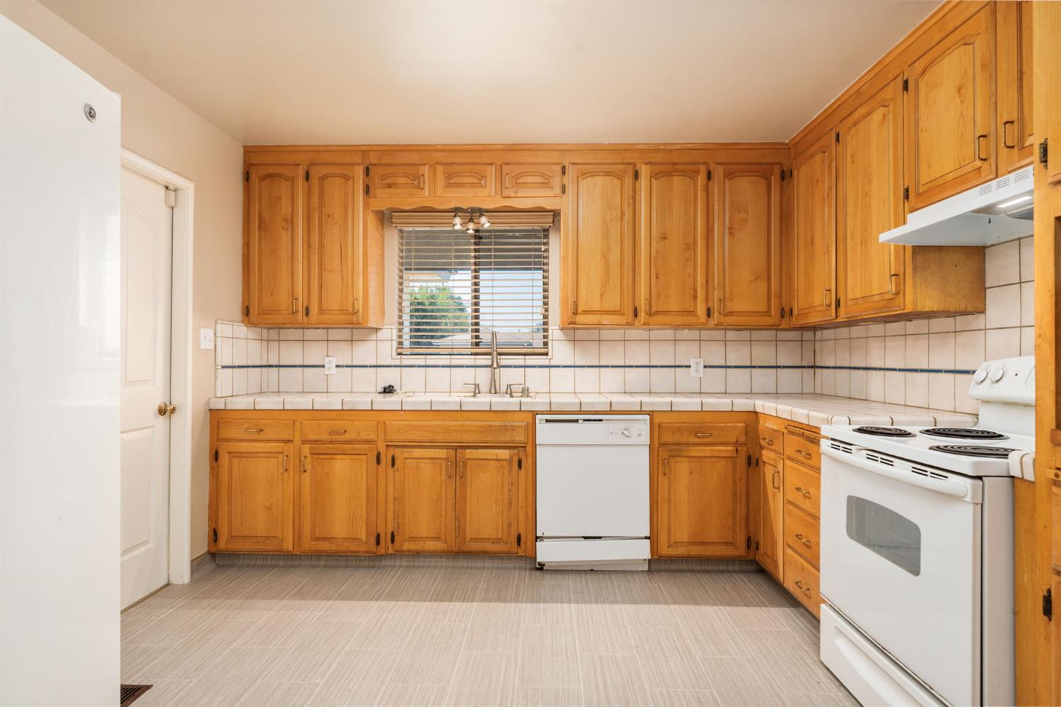 1335 Terry Ave, Clovis, CA 93612