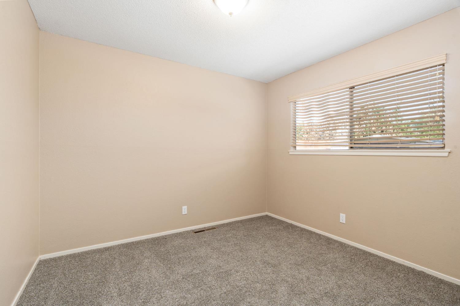 1335 Terry Ave, Clovis, CA 93612