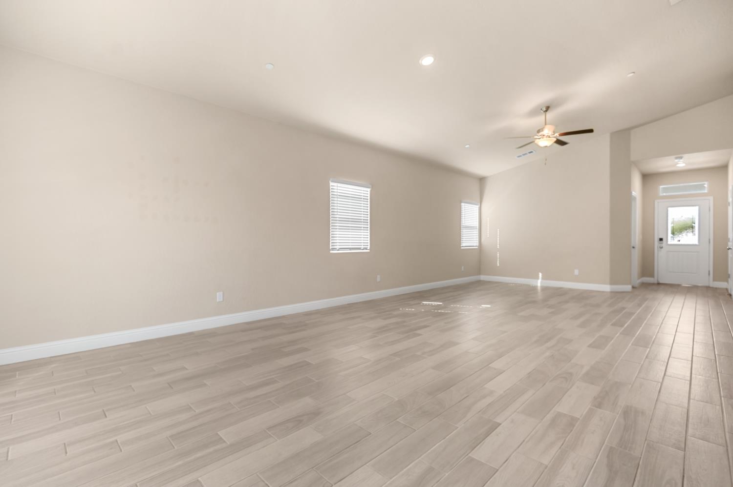 918 S Crumal St, Visalia, CA 93292