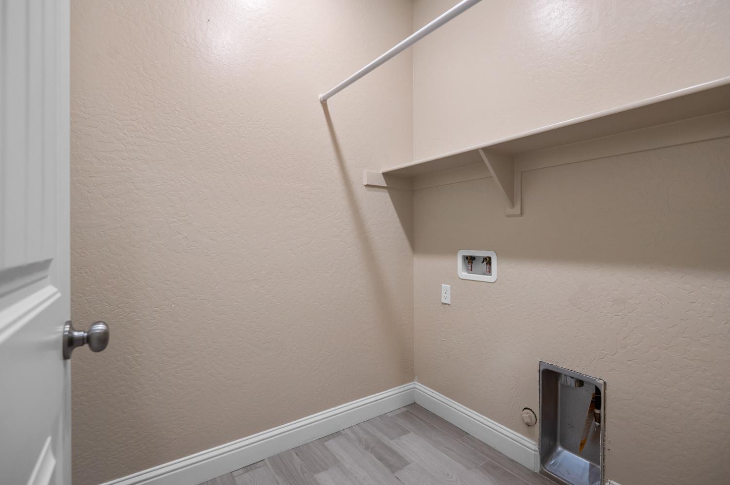 918 S Crumal St, Visalia, CA 93292