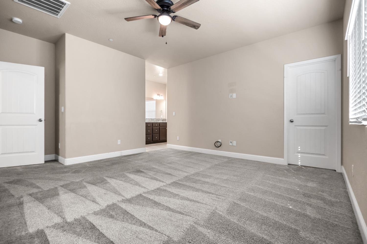 918 S Crumal St, Visalia, CA 93292