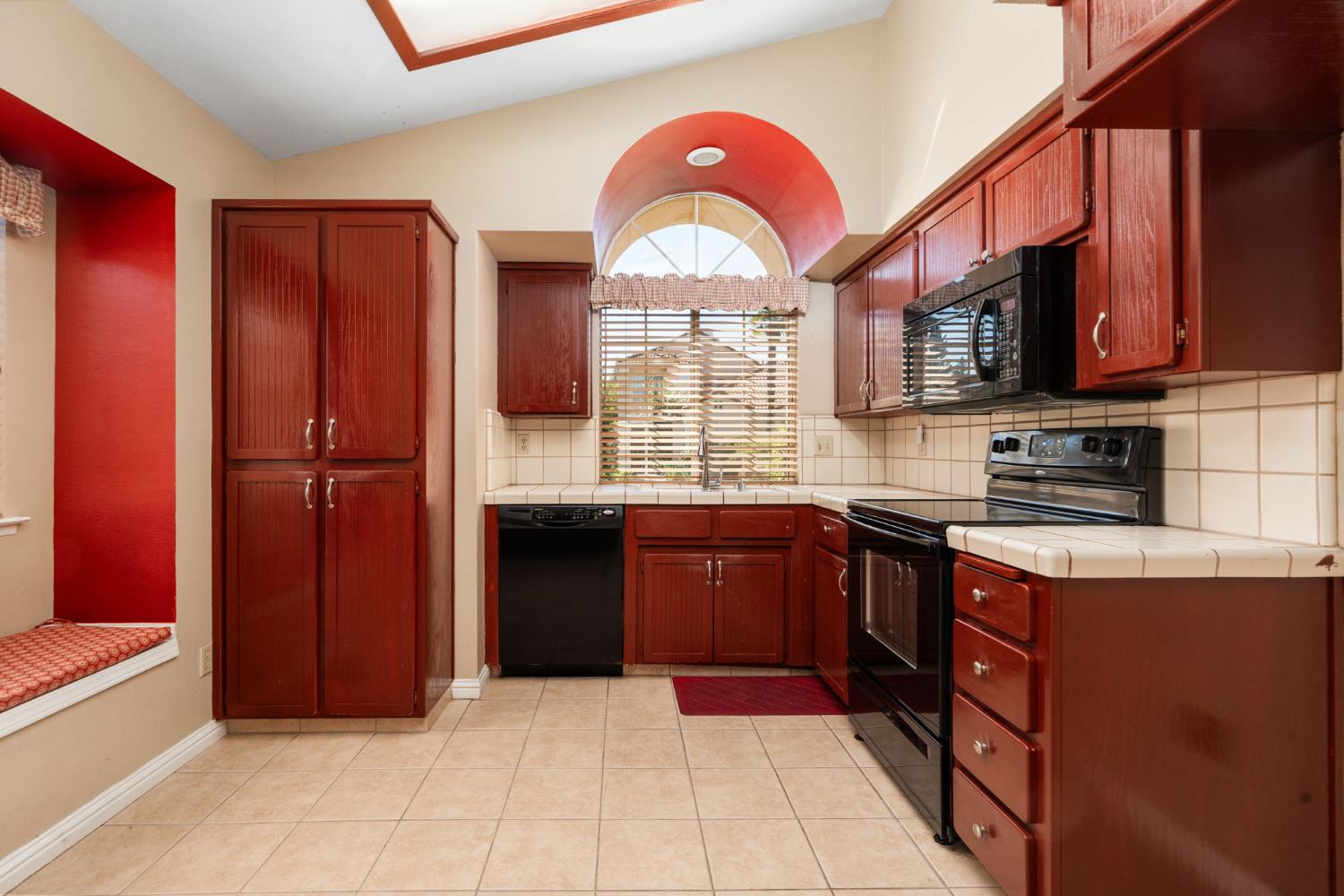645 E Champlain Dr #121, Fresno, CA 93730
