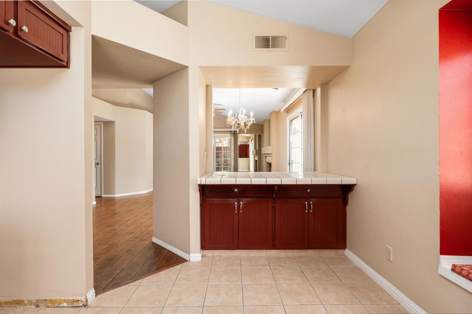 645 E Champlain Dr #121, Fresno, CA 93730