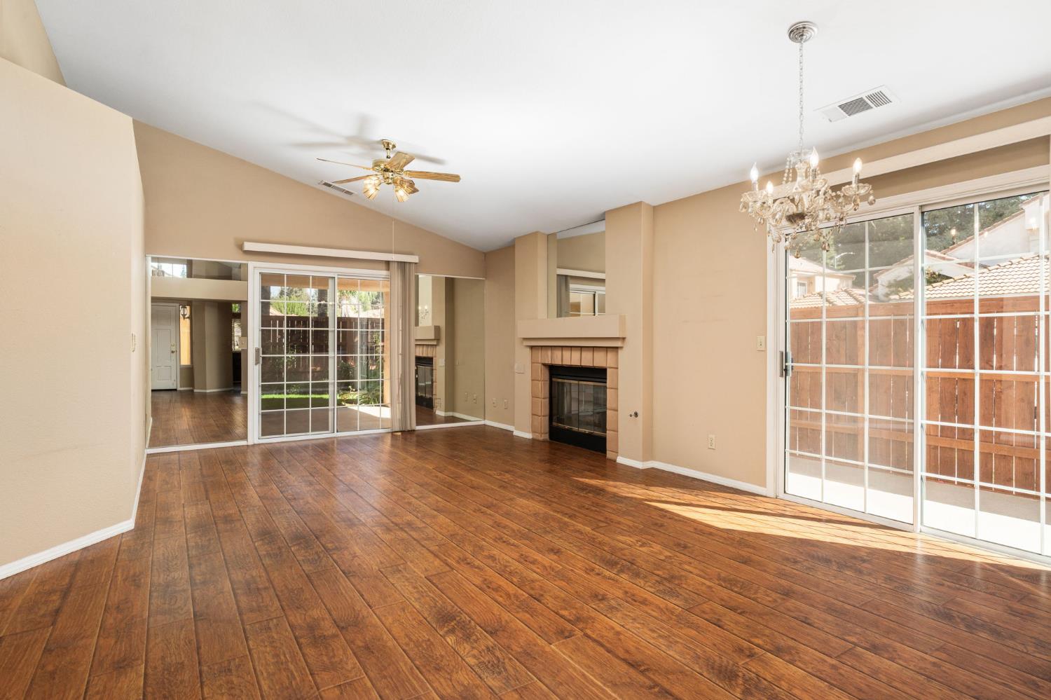 645 E Champlain Dr #121, Fresno, CA 93730