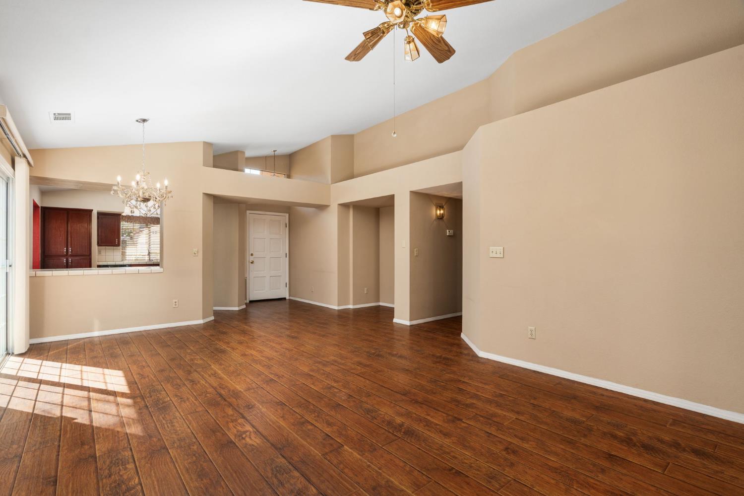 645 E Champlain Dr #121, Fresno, CA 93730