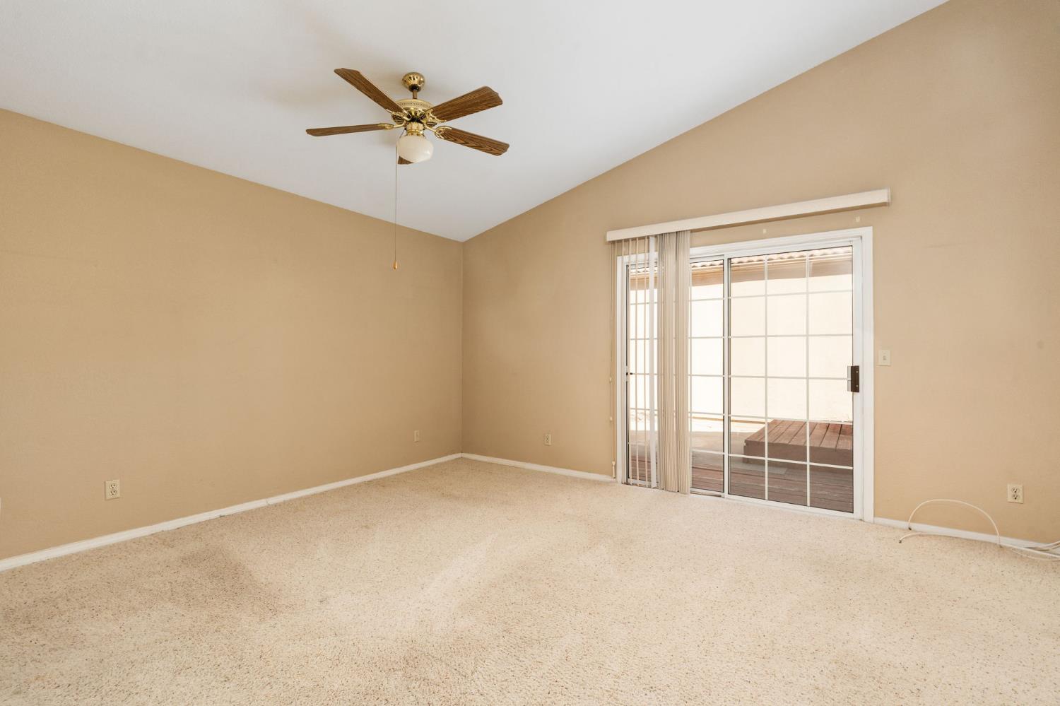 645 E Champlain Dr #121, Fresno, CA 93730
