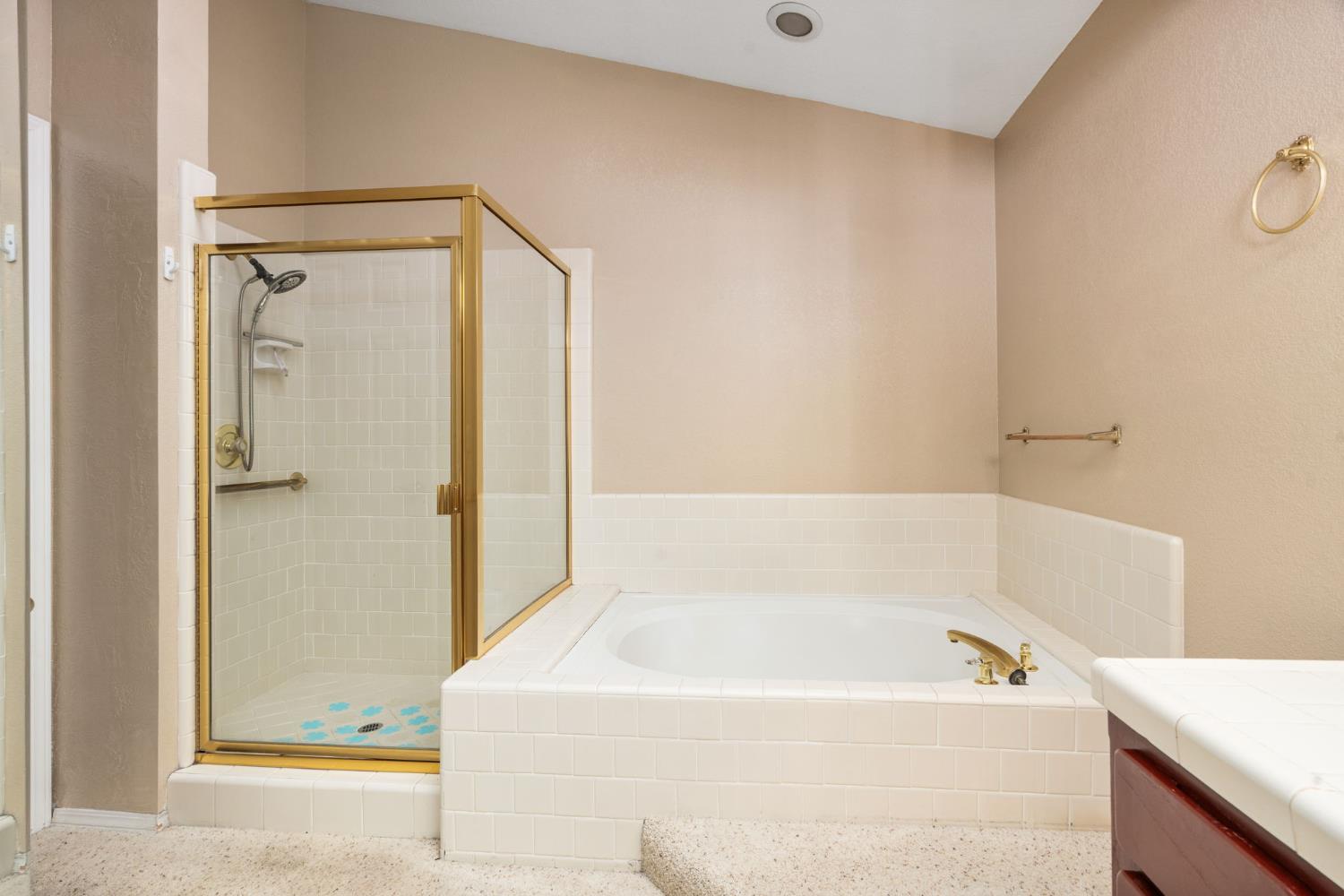 645 E Champlain Dr #121, Fresno, CA 93730