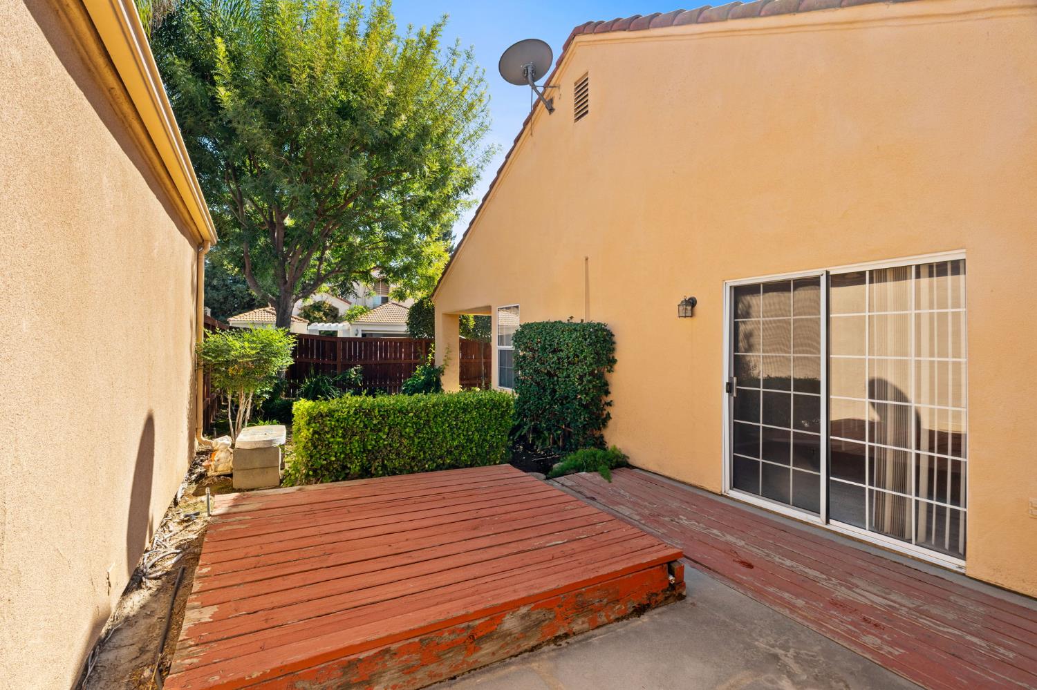 645 E Champlain Dr #121, Fresno, CA 93730