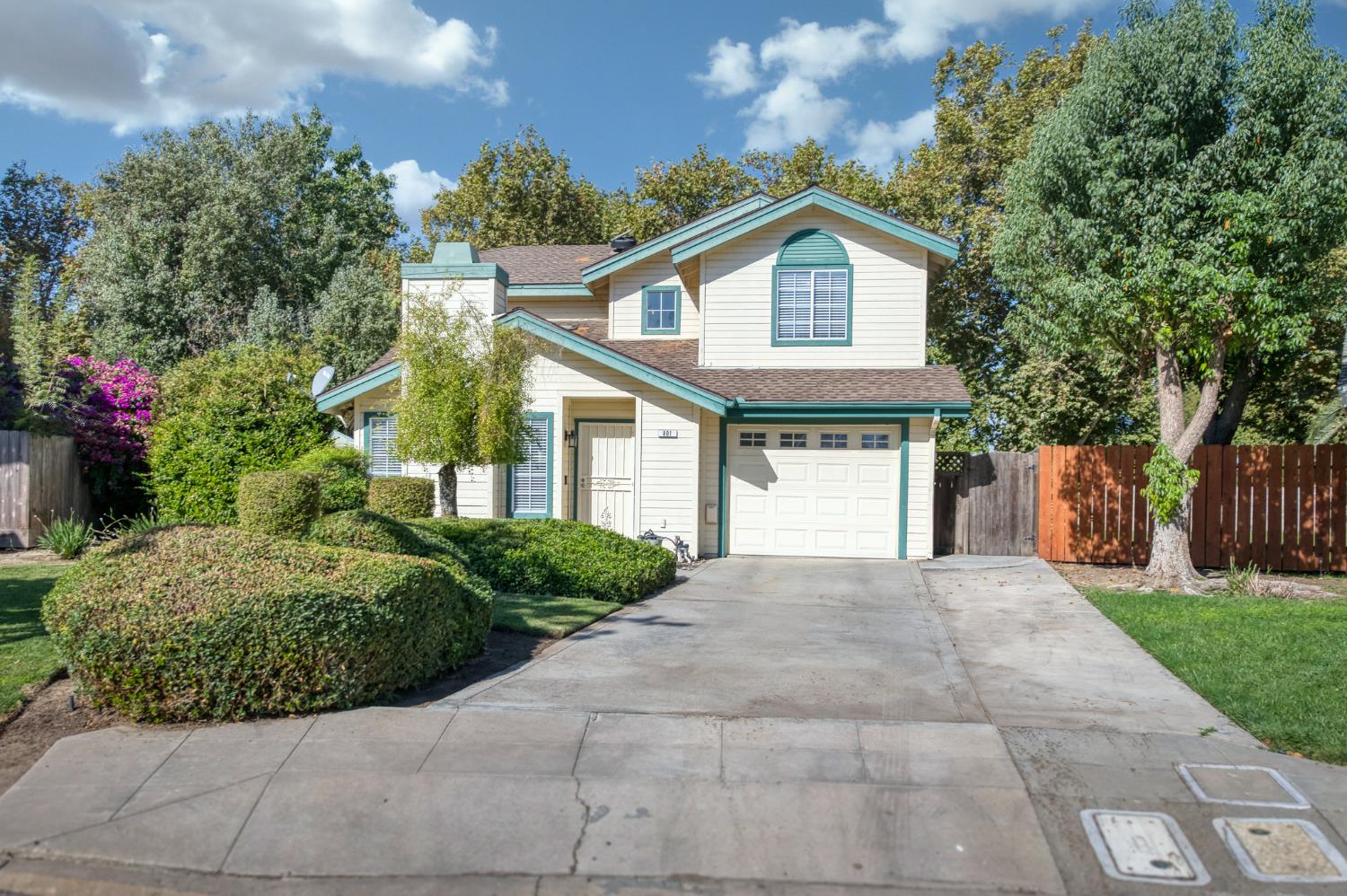 801 E Chickadee Ct, Fresno, CA 93730
