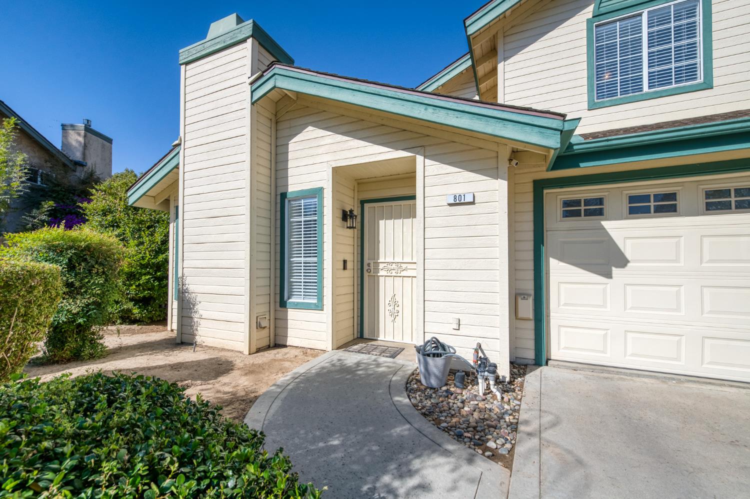 801 E Chickadee Ct, Fresno, CA 93730