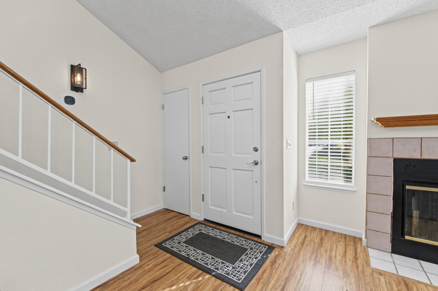 801 E Chickadee Ct, Fresno, CA 93730