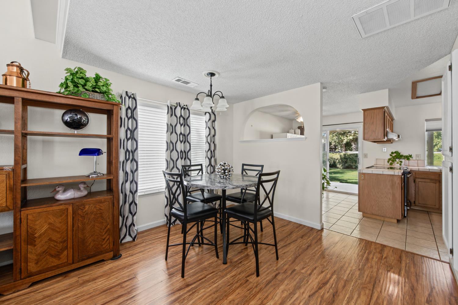 801 E Chickadee Ct, Fresno, CA 93730