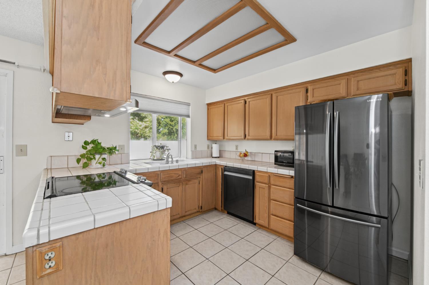 801 E Chickadee Ct, Fresno, CA 93730